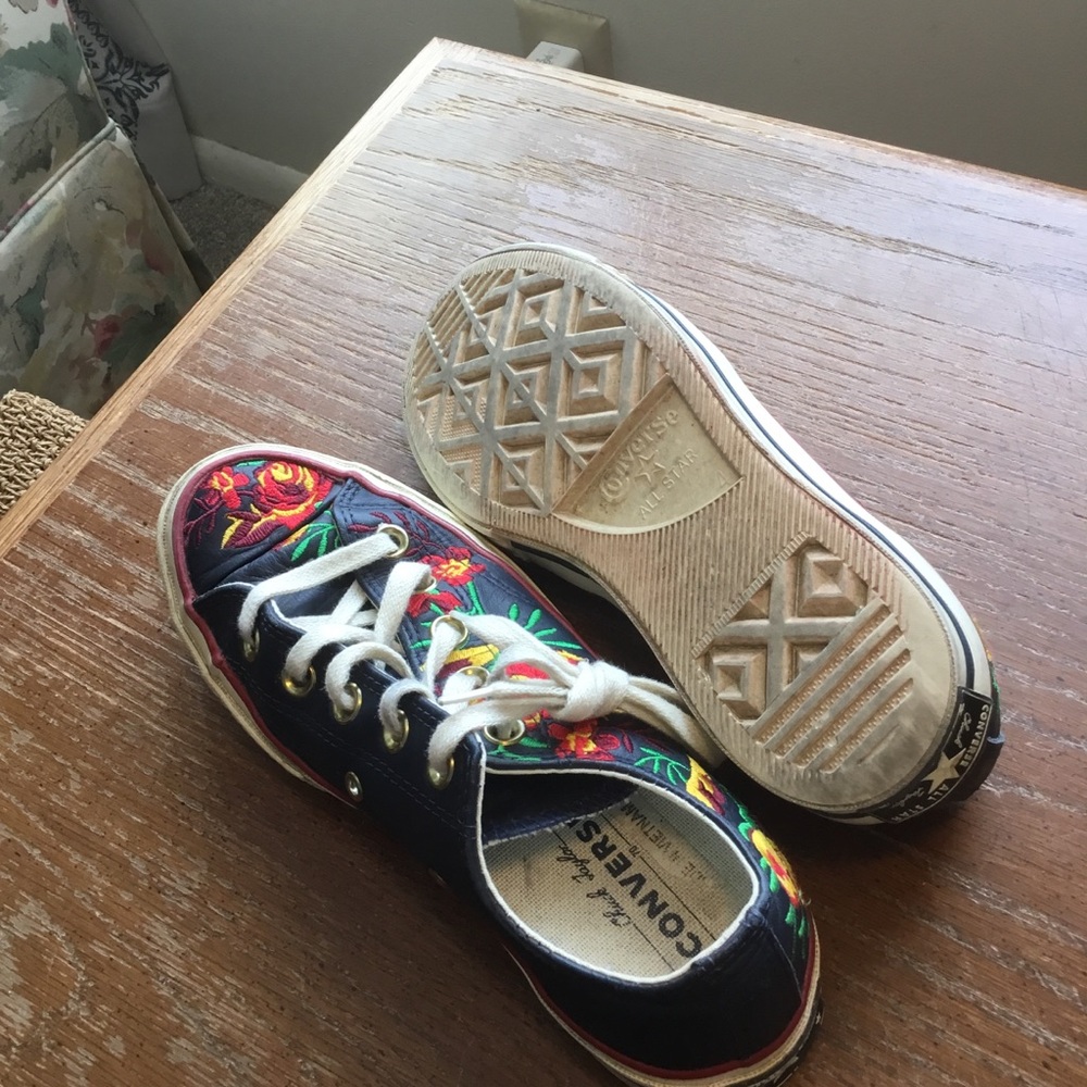 Chuck Taylor Converse Navy Floral Embroidered Sneakers - Picture 5 of 14